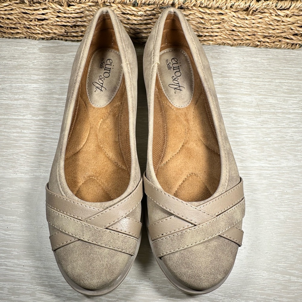 Like new Sofft euro soft slip on flats shoes 8  tan neutral taupe nude tan brown